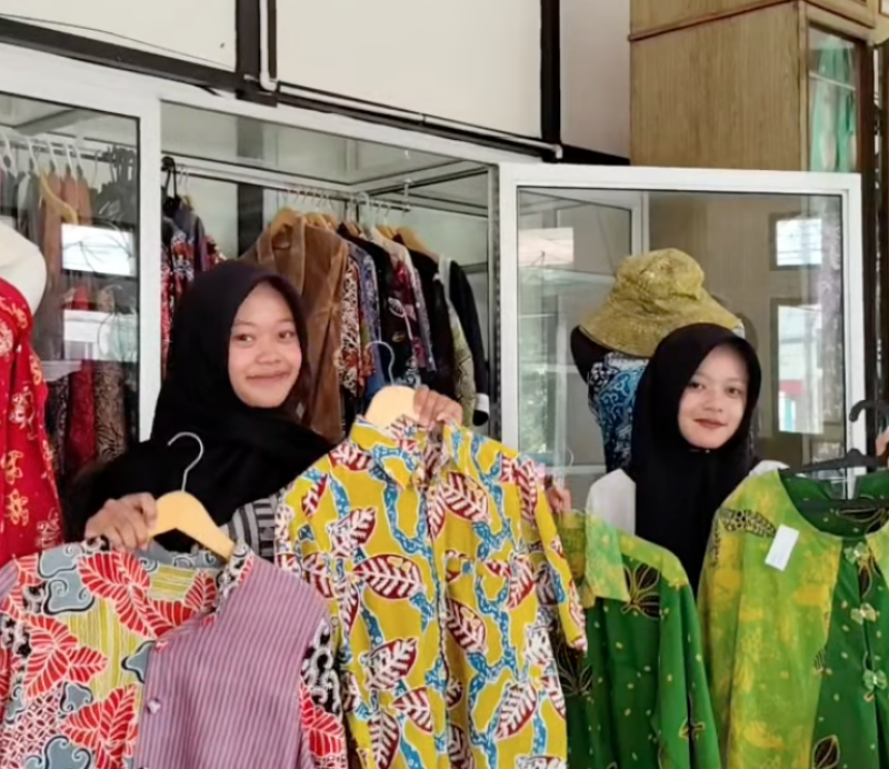 Batik Temanggung ada di UMKM Center